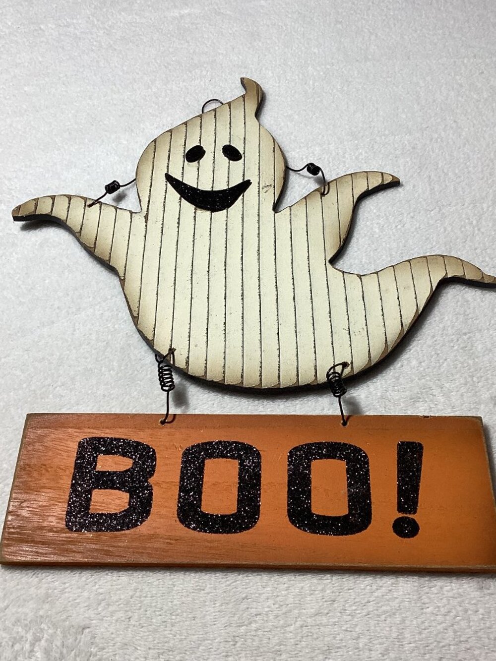 Walmart Accent Décor Whimsical Ghost BOO Hanging Wood Sign , Size 14 by 11 12 in